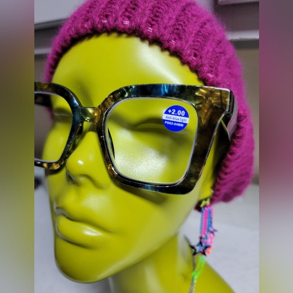 Readers +2.00 - Picture 2 of 3